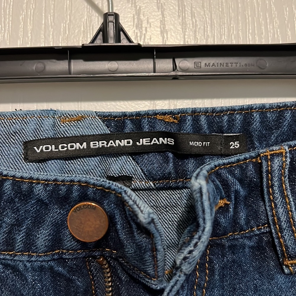 Volcom - Picture 3 of 5